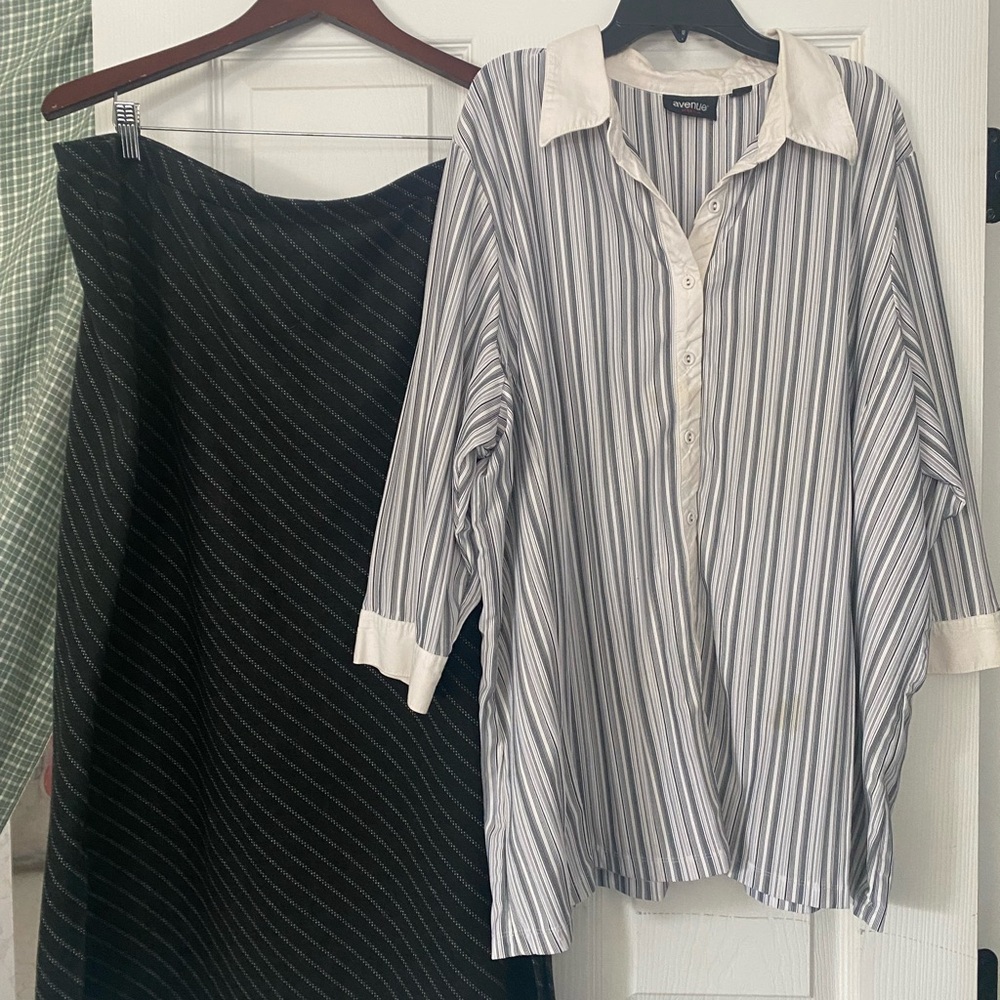 Striped Button-Up Blouse - Picture 2 of 3